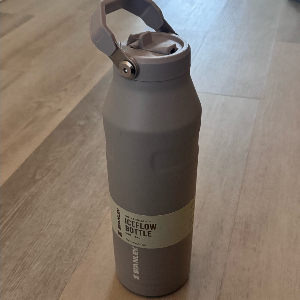 Stanley Aerolight Iceflow Bottle 50 oz w/ Flip Straw 
Color Ash